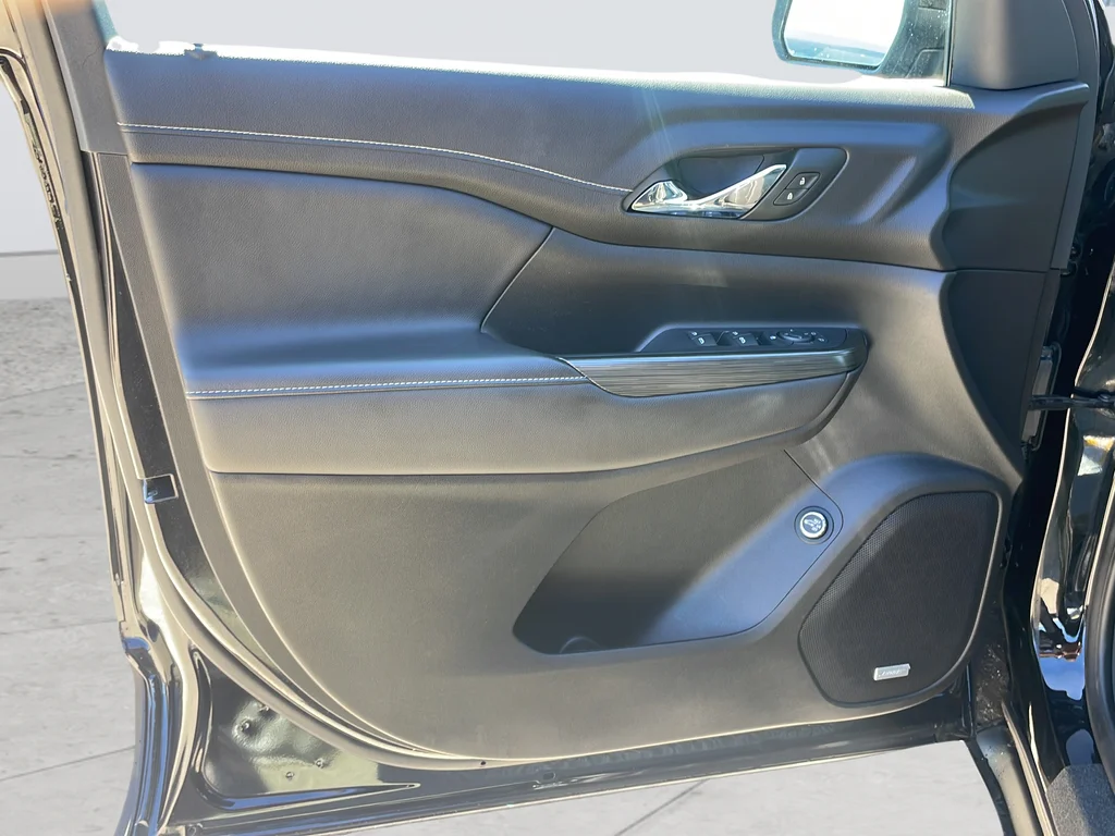 2023 GMC Acadia SLT - Photo 24