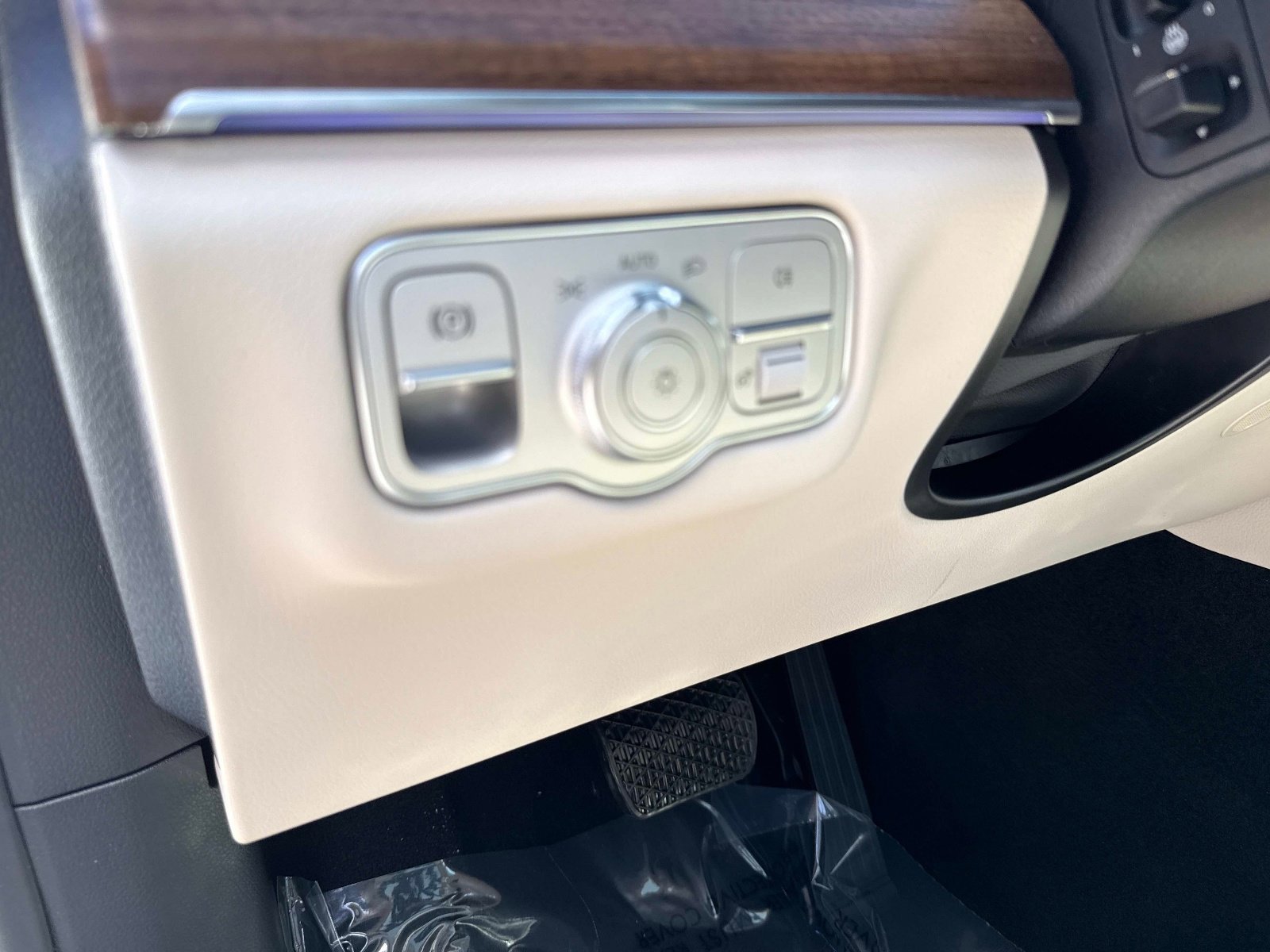New 2026 Polar White Mercedes-Benz 350 4MATIC® SUV image 20