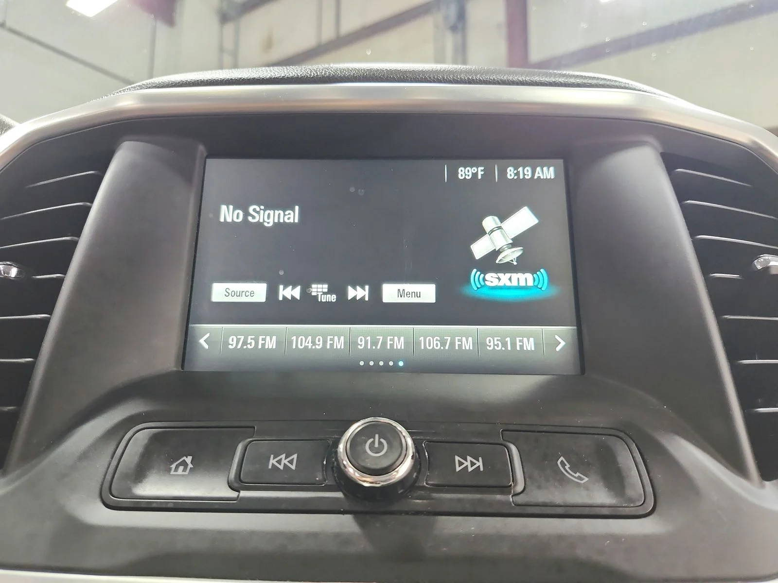 Used 2018 Silver GMC SLE-2 image 27