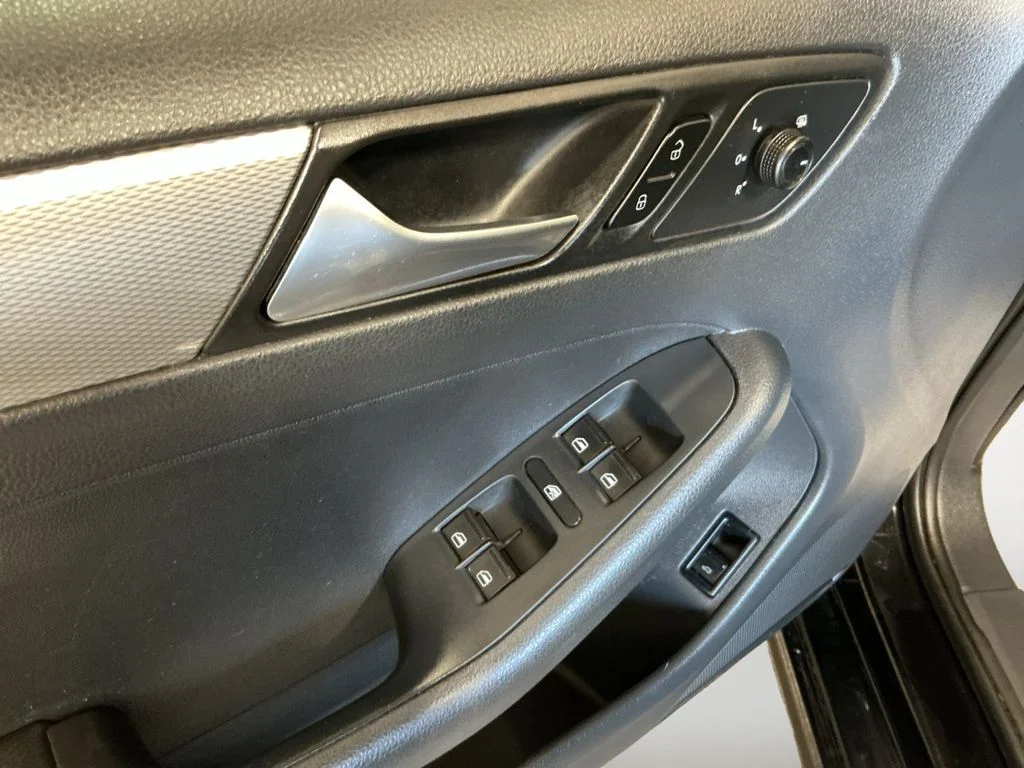 Used 2015 Black Volkswagen 1.8T SE image 10