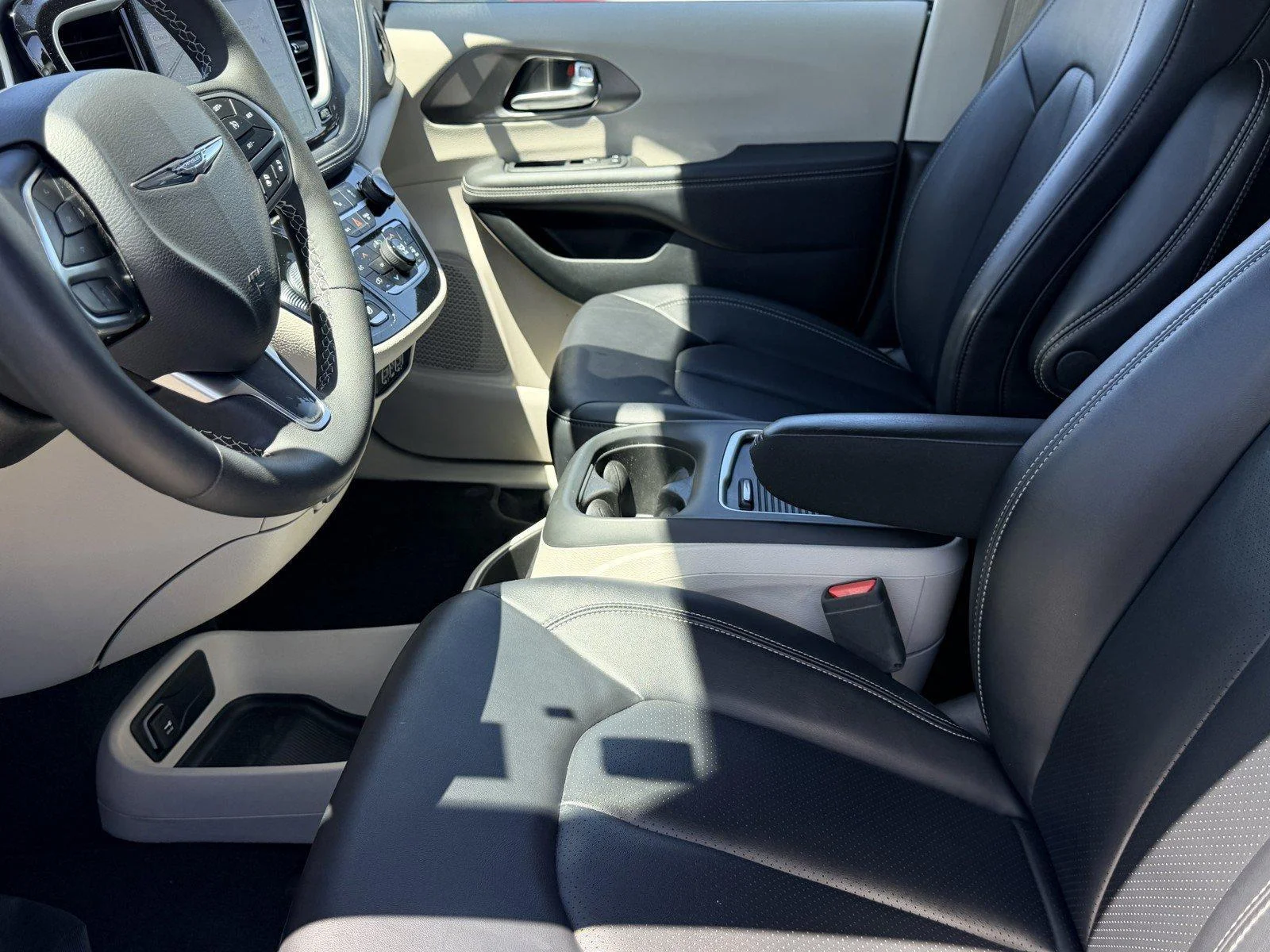 Used 2024 Silver Mist Clear Chrysler Hybrid Select image 19