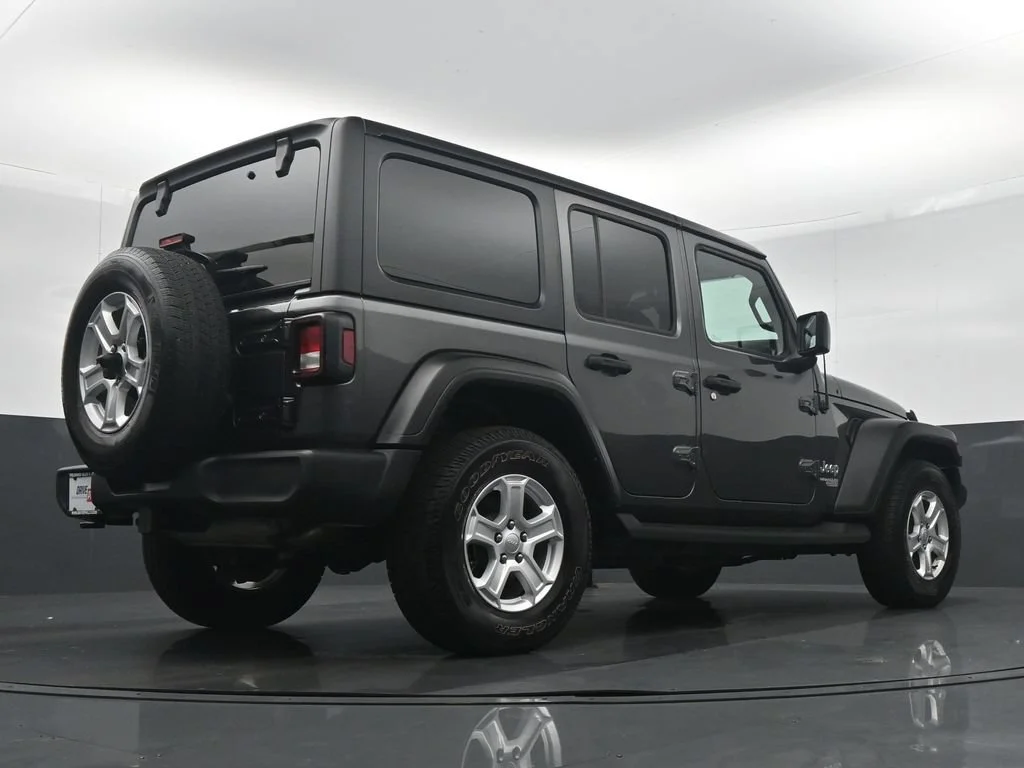 Used 2018 Gray Jeep Unlimited Sport S image 30