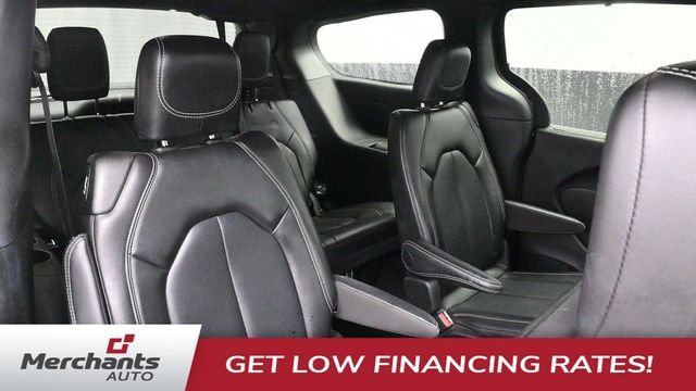 Used 2025 Black Chrysler Select image 17
