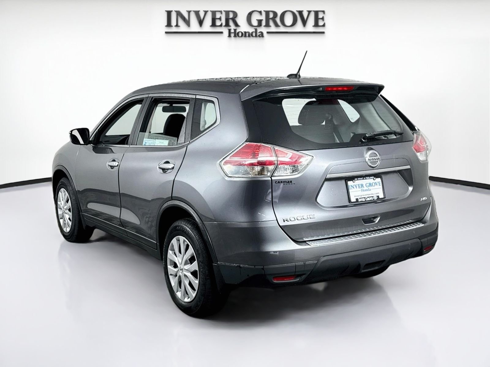 Used 2015 Gun Metallic Nissan S image 7