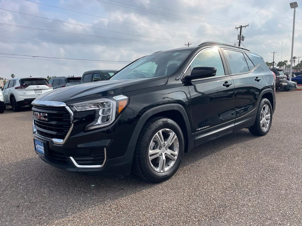 Used 2022 Black GMC SLE image 3