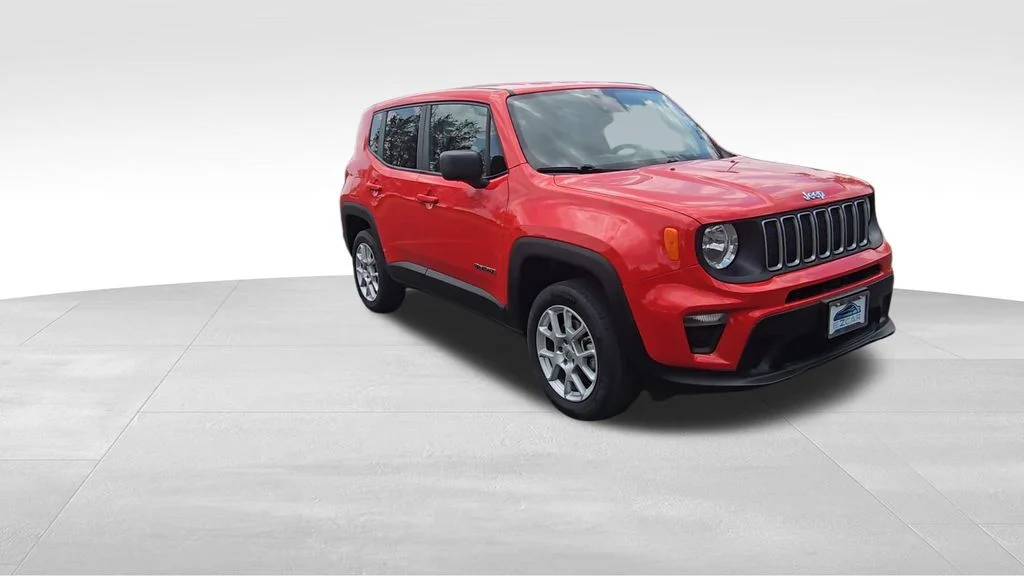 Used 2023 Red Jeep Latitude image 2