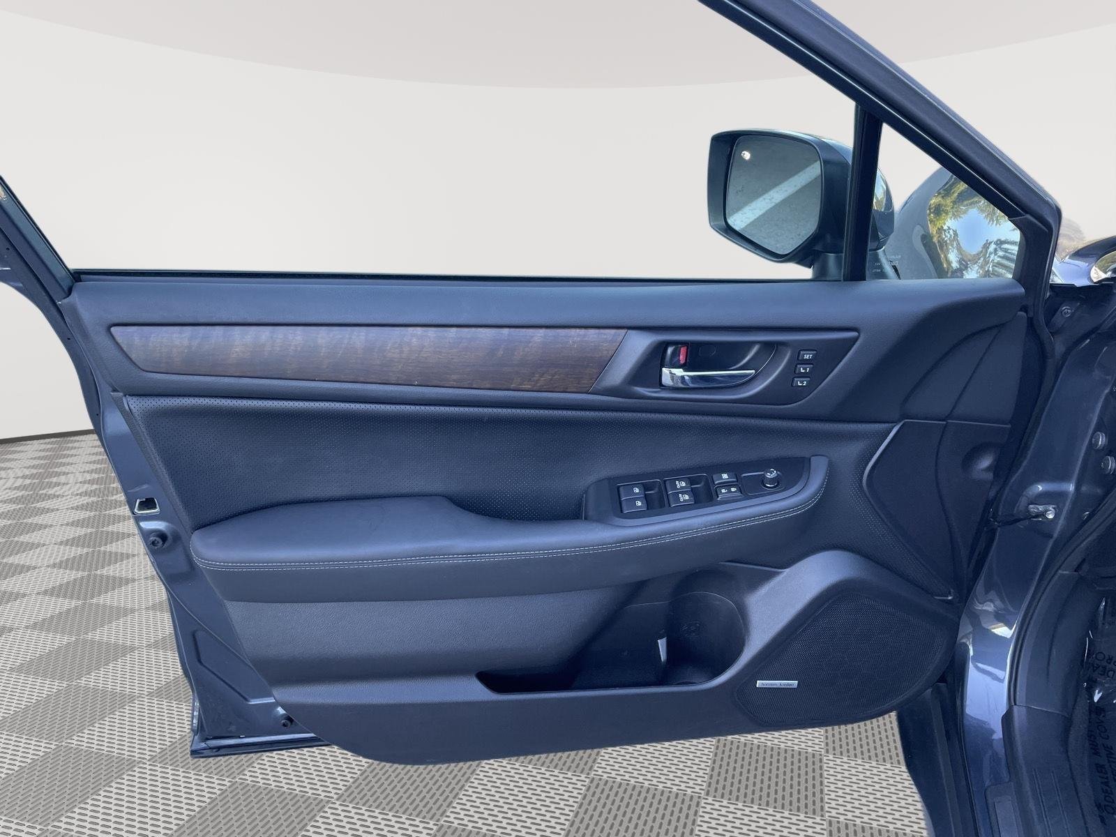 Used 2017 Carbide Gray Metallic Subaru Limited image 21