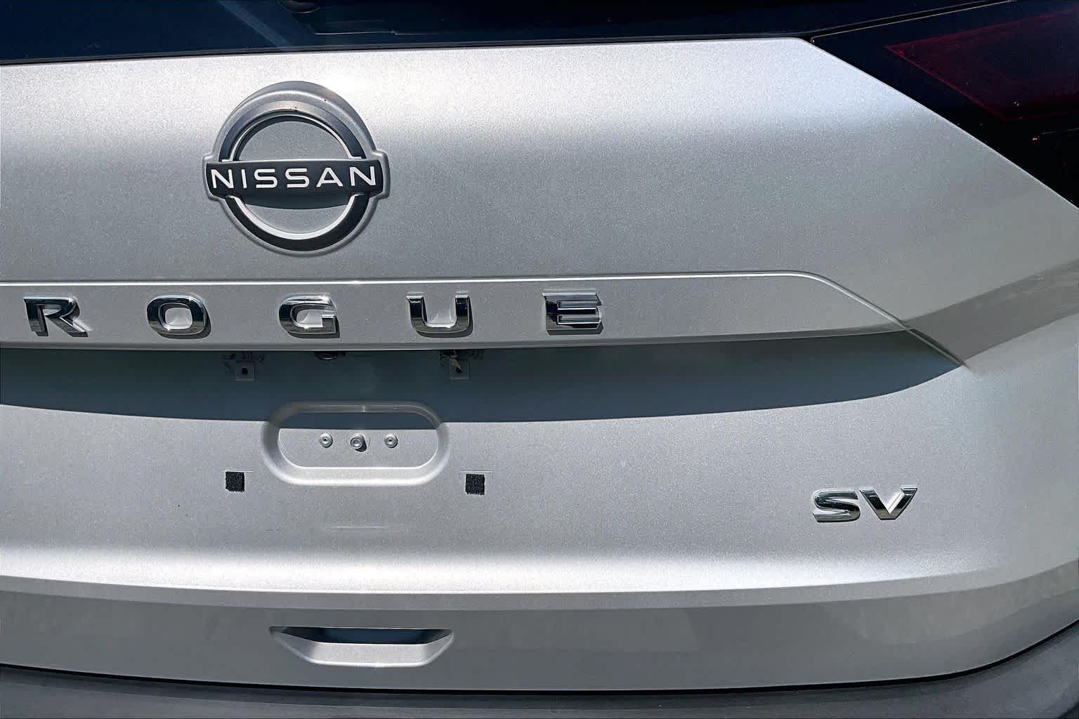 Used 2022 Brilliant Silver Metallic Nissan SV image 10