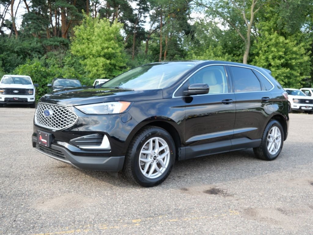 Used 2024 Black Ford SEL image 2