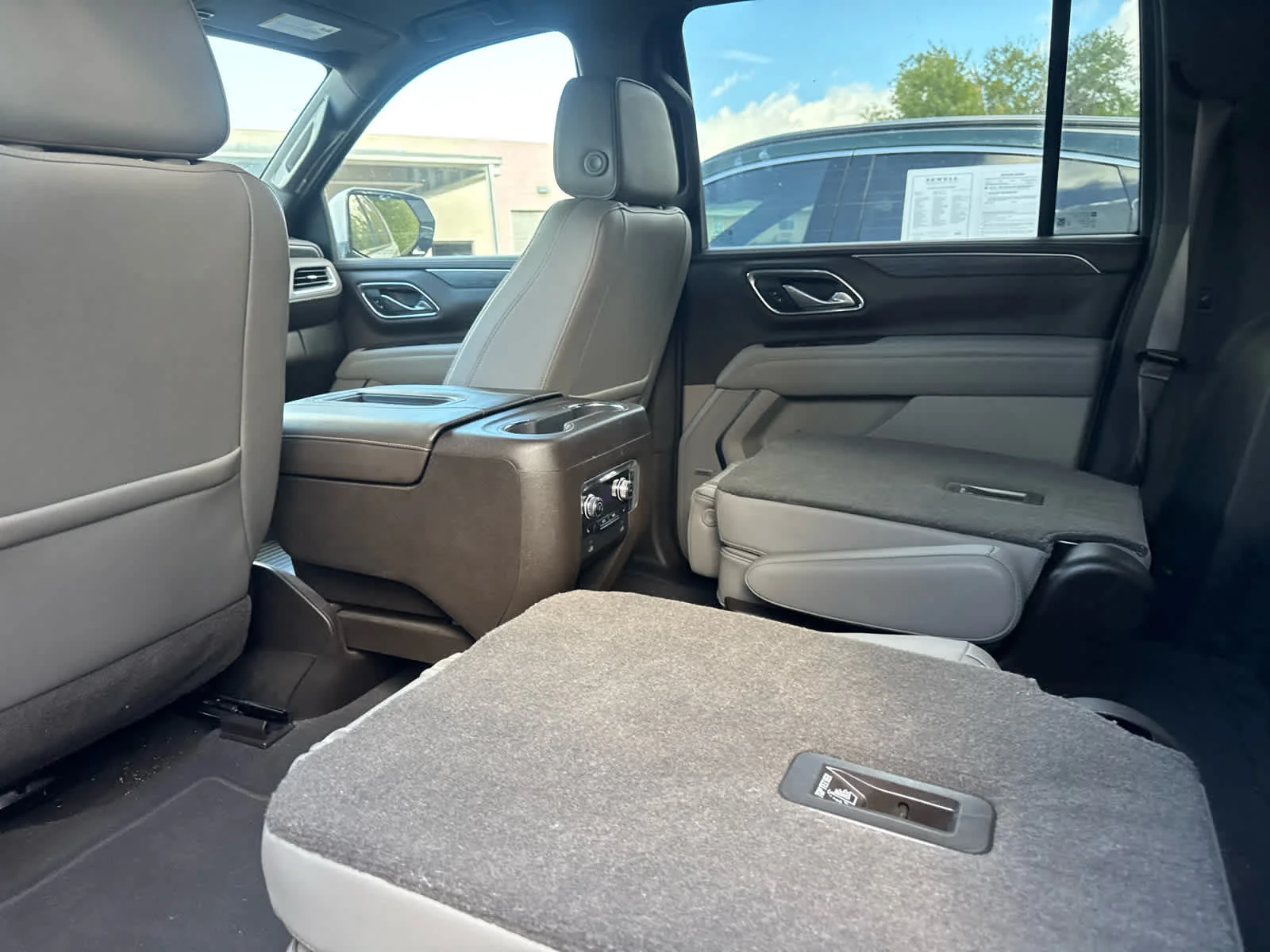 Used 2021 White Frost Tricoat GMC SLT image 17