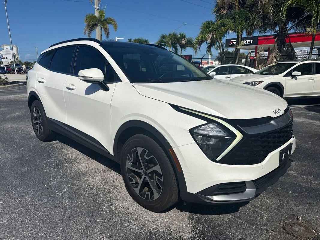 Used 2023  Kia EX image 9