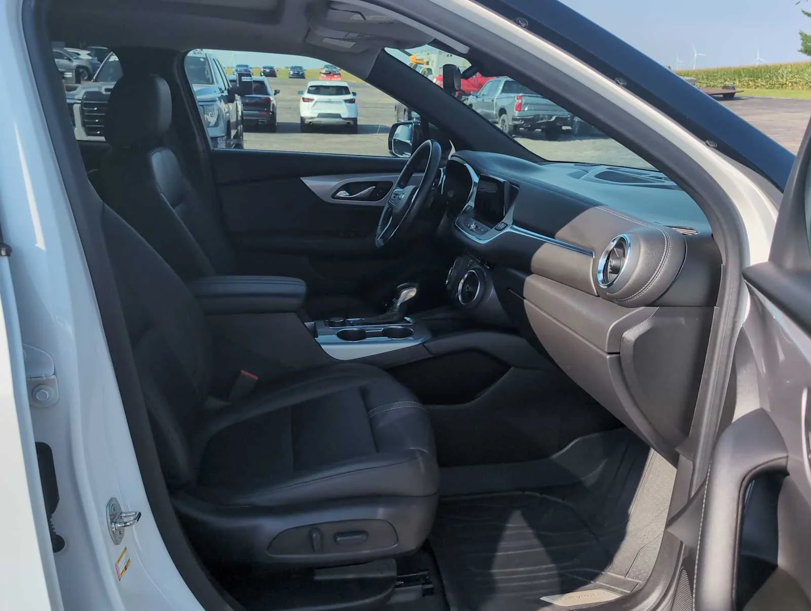 Used 2022 SUMMIT WHITE Chevrolet LT image 29