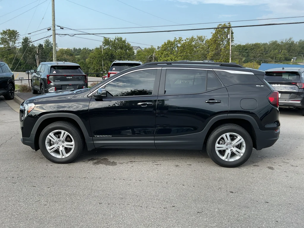 Used 2024 Ebony Twilight Metallic GMC SLE image 6