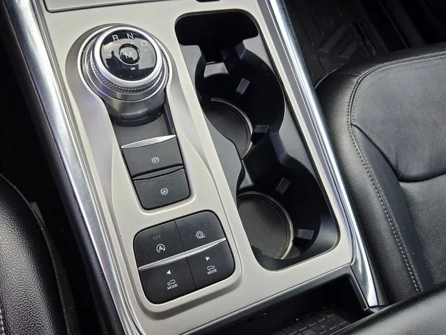 Used 2020 White Ford Limited image 24