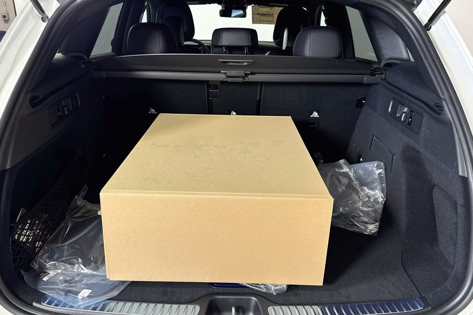 New 2026 Polar White Mercedes-Benz GLC 300 image 23
