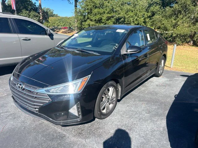 Used 2020 Black Hyundai Value Edition image 3