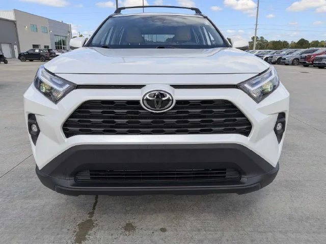 Used 2025 Beige Toyota XLE Premium image 7