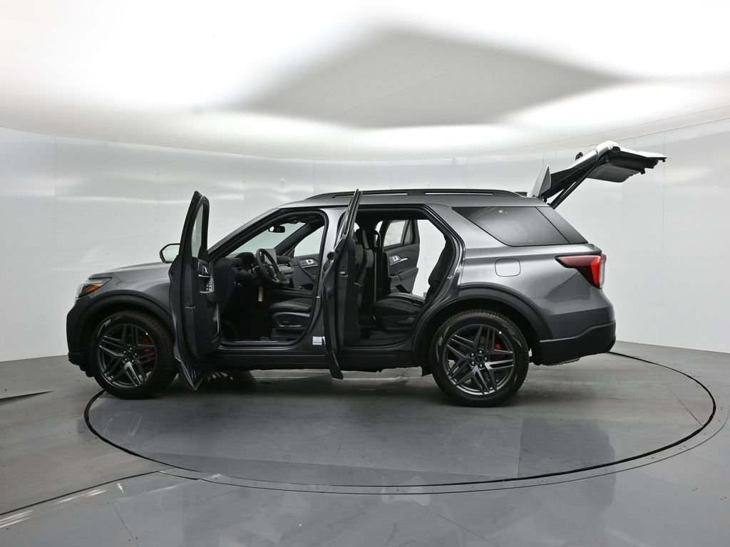 New 2026 Carbonized Gray Metallic Ford ST-Line image 34