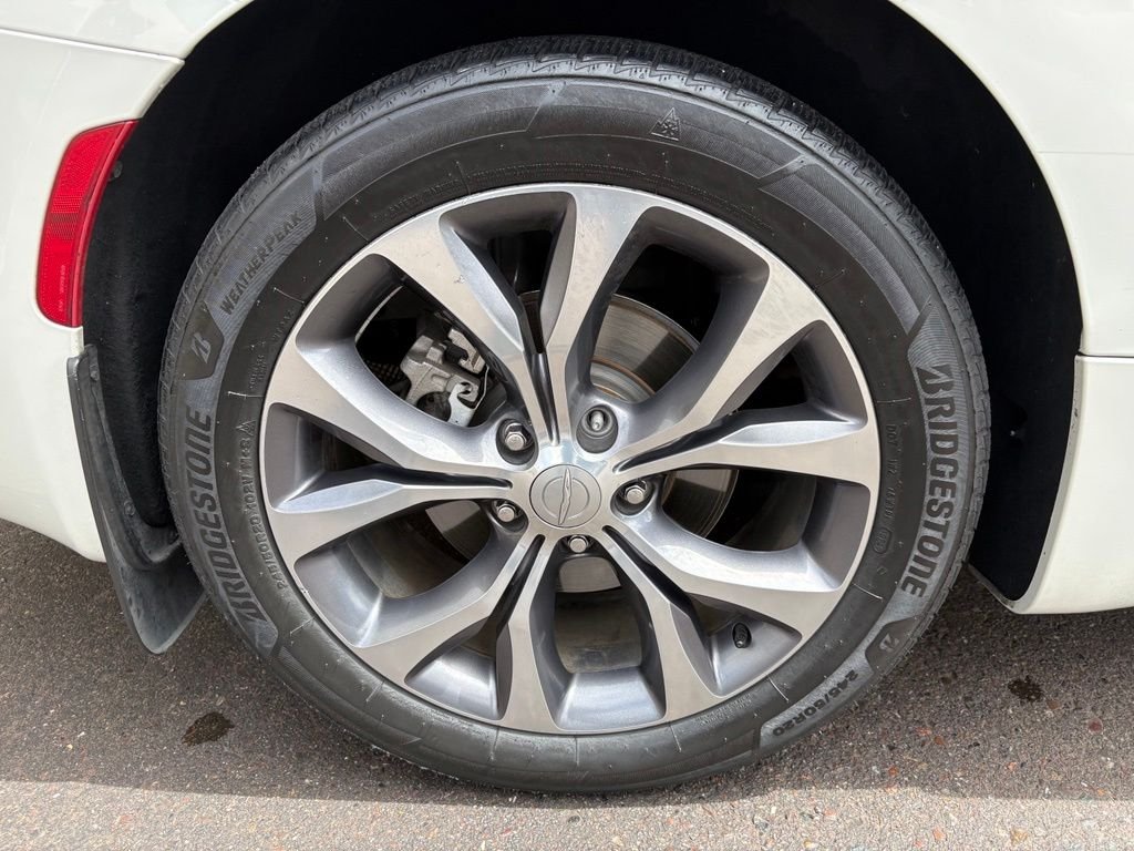 Used 2017 White Chrysler Limited image 5