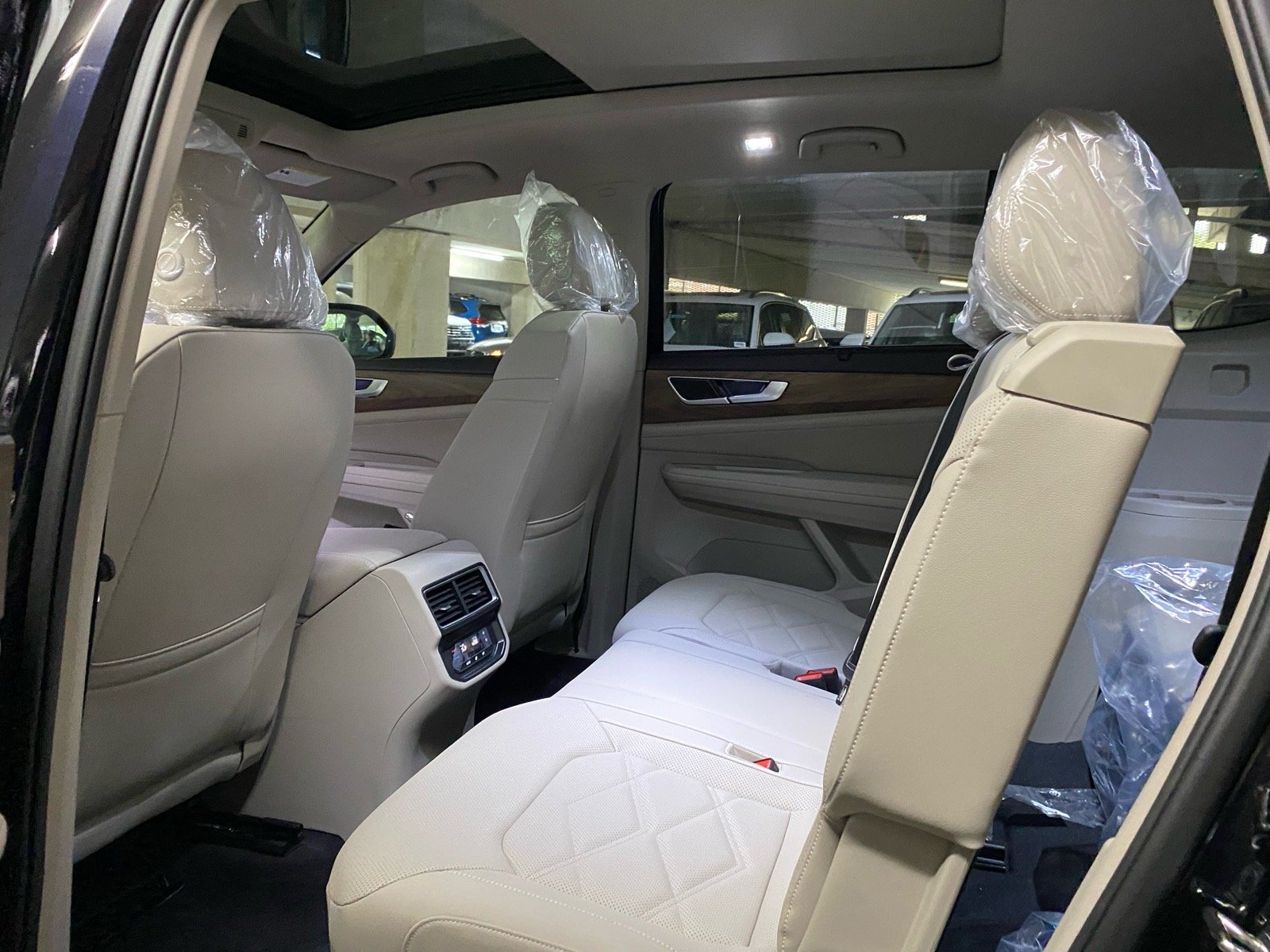 New 2026 Black Volkswagen SE w/Technology image 11