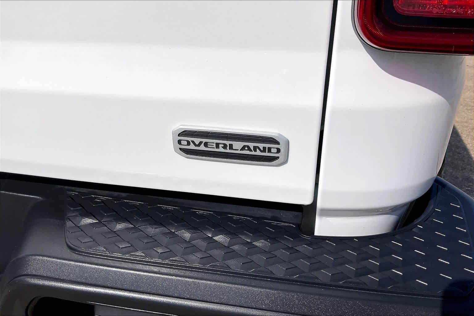 Used 2020 Bright White Clear Coat Jeep Overland image 10