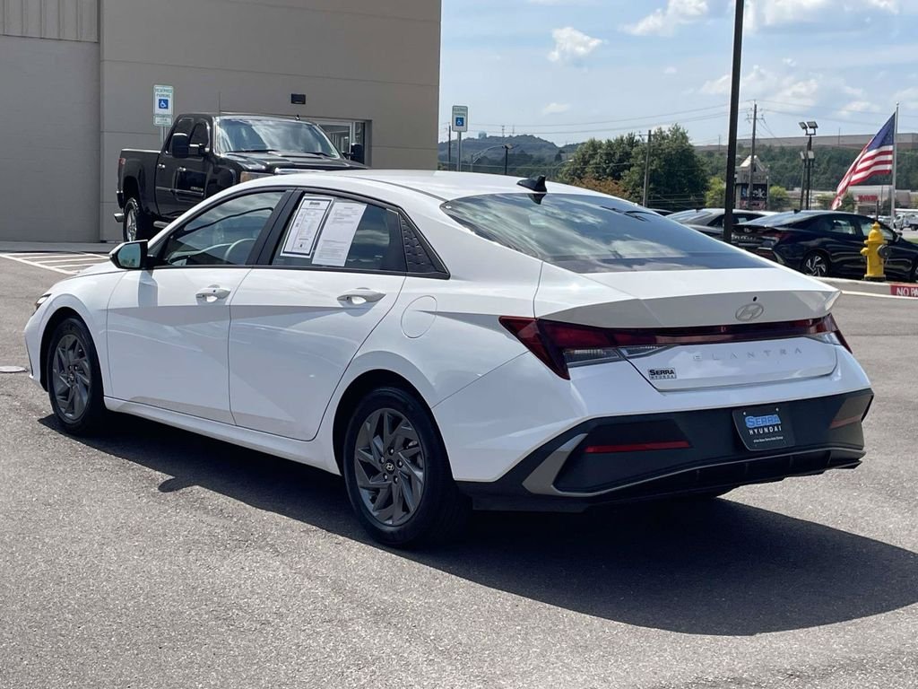 Used 2024 White Hyundai SEL image 5