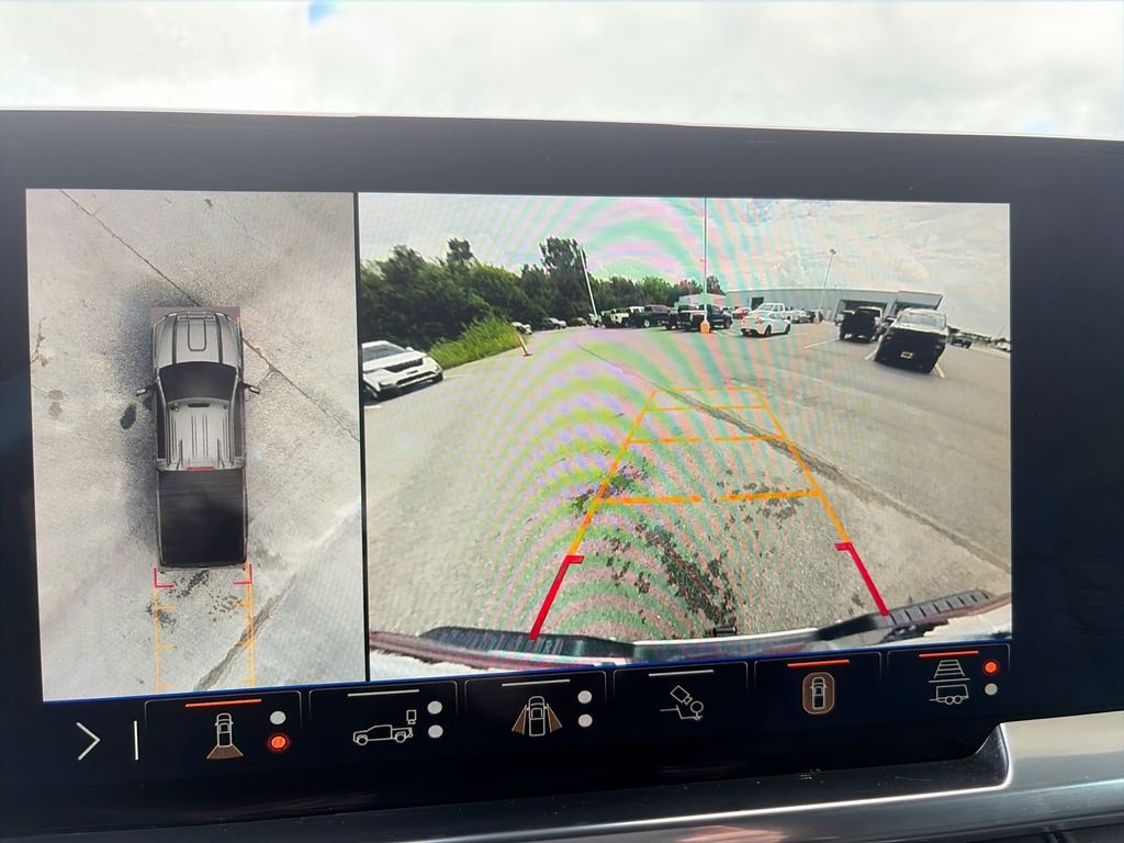 Used 2025 White GMC SLT image 15