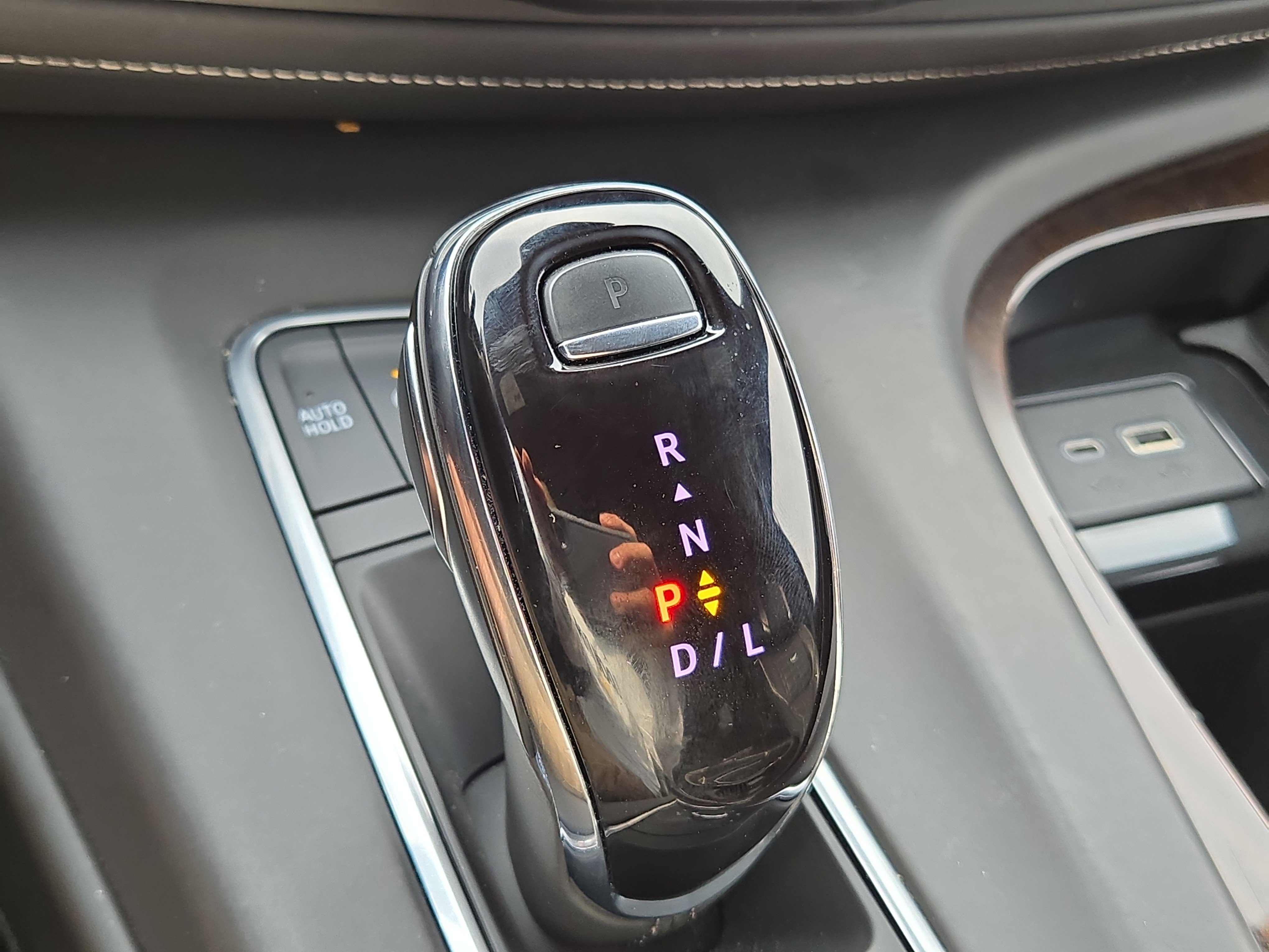 Used 2022 Crystal White Tricoat Cadillac Sport Platinum image 32