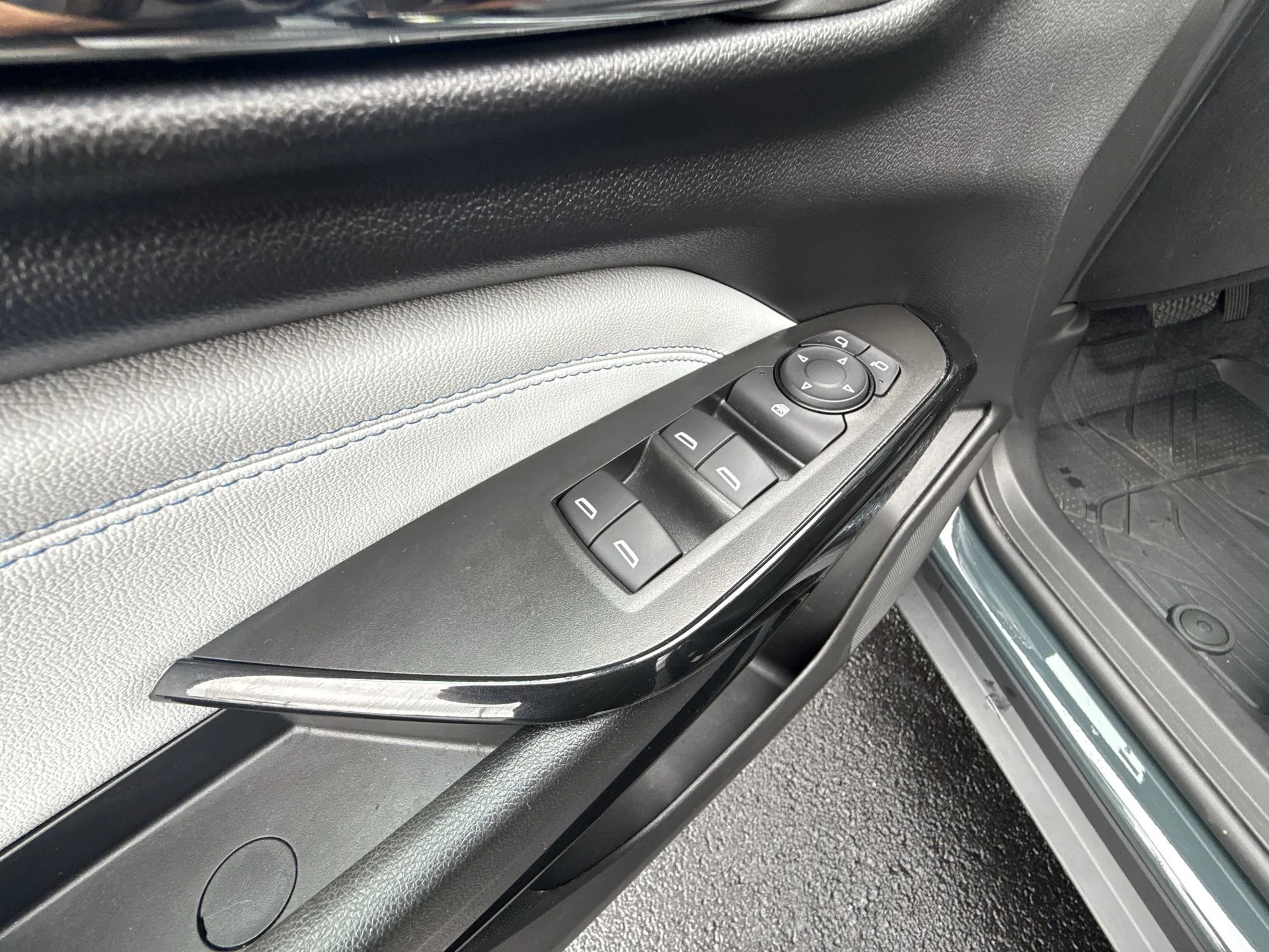 2025 Chevrolet Trax LT - Photo 13
