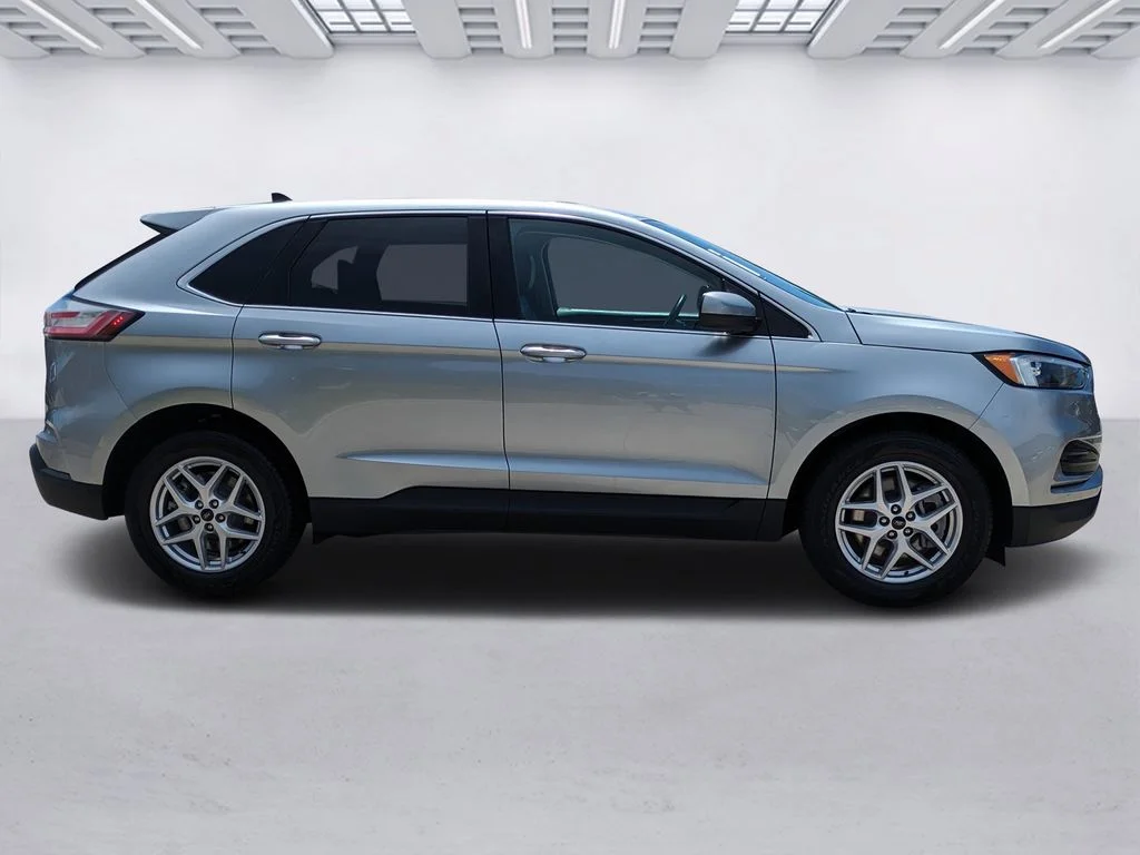 Used 2024 Silver Ford SEL image 2