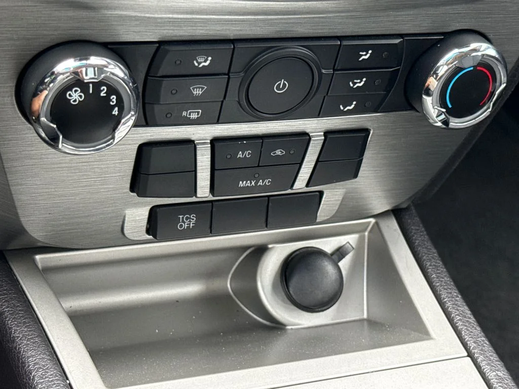 Used 2012 Blue Ford SE image 21
