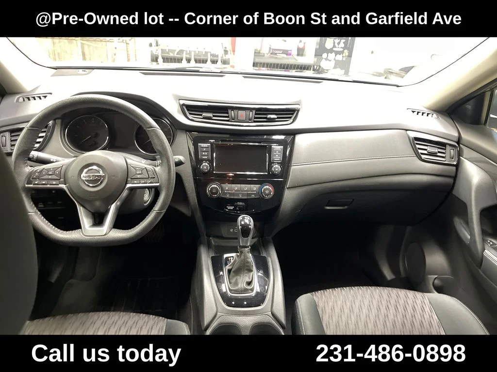 Used 2020 Gray Nissan S image 18