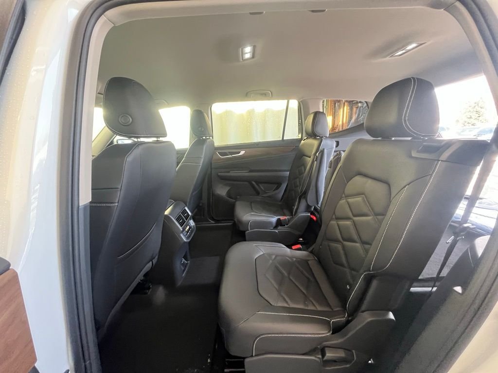 New 2026 White/off-white Volkswagen 2.0T SE w/Technology image 21