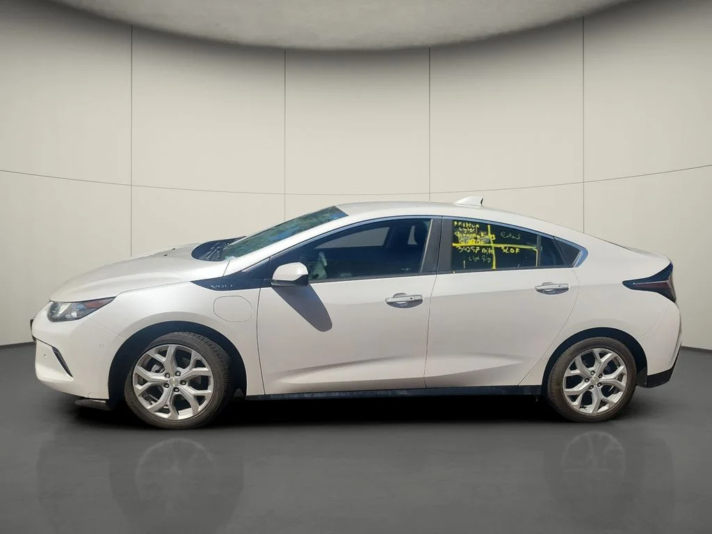 Used 2018 Beige Chevrolet Premier image 4
