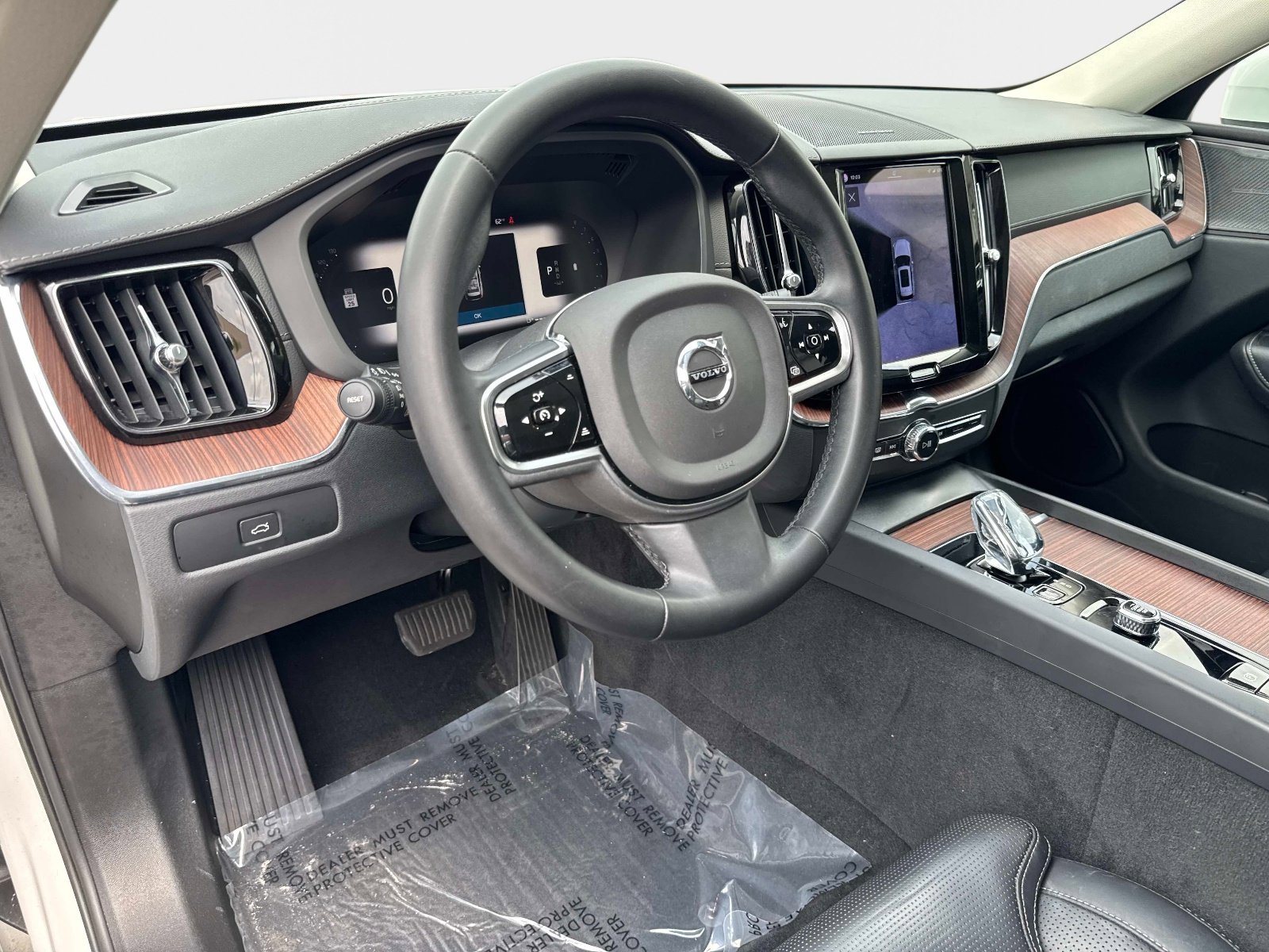 Used 2023 Crystal White Volvo Ultimate Bright Theme image 19