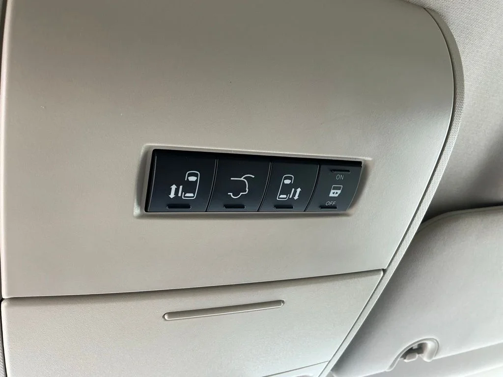 Used 2014 White Chrysler Touring-L image 45