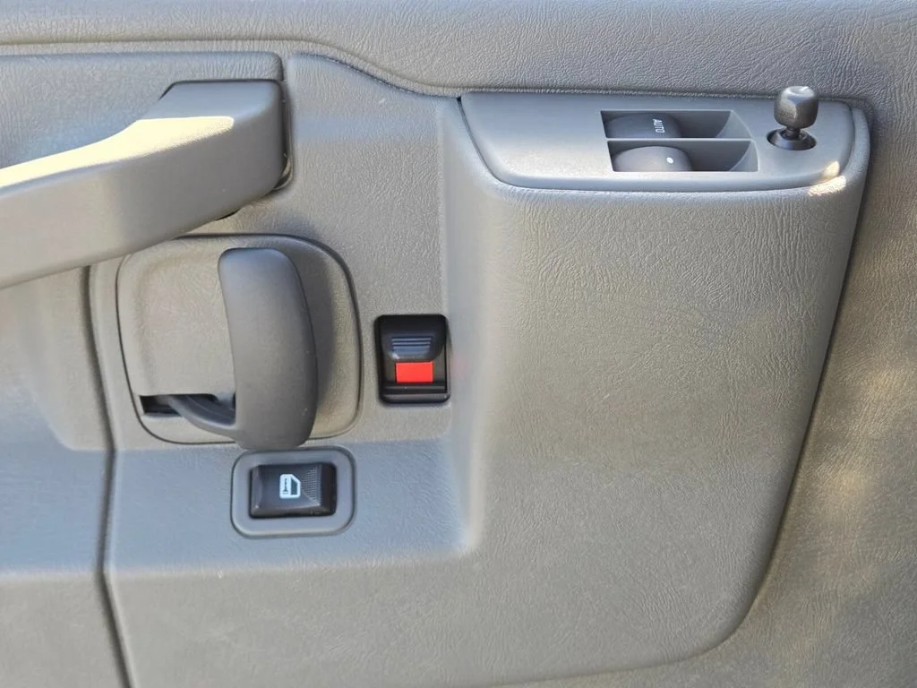 Used 2025 Summit White GMC Work Van image 17