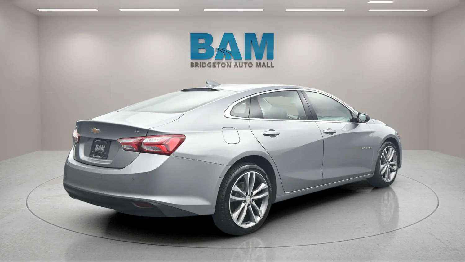 Used 2024 Gray Chevrolet LT image 6
