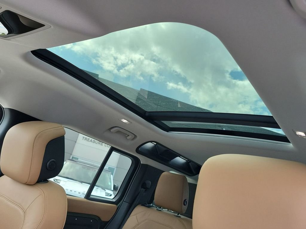 New 2026 Woolstone Green Land Rover X-Dynamic SE image 26