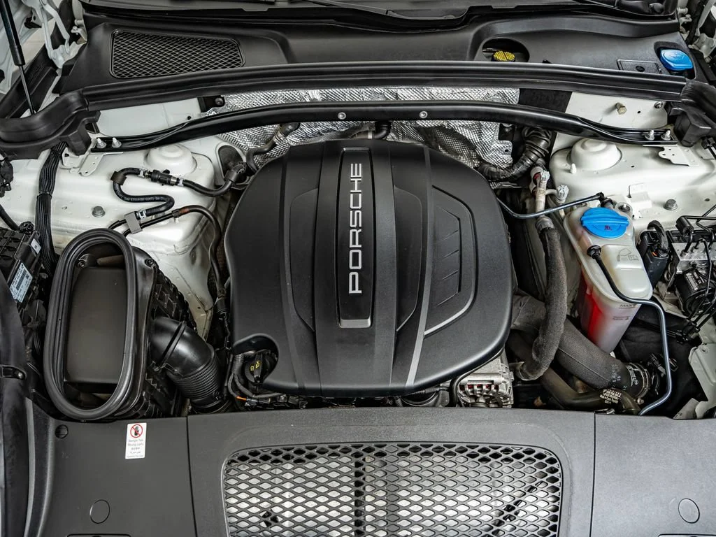 Used 2018 White Porsche  image 46