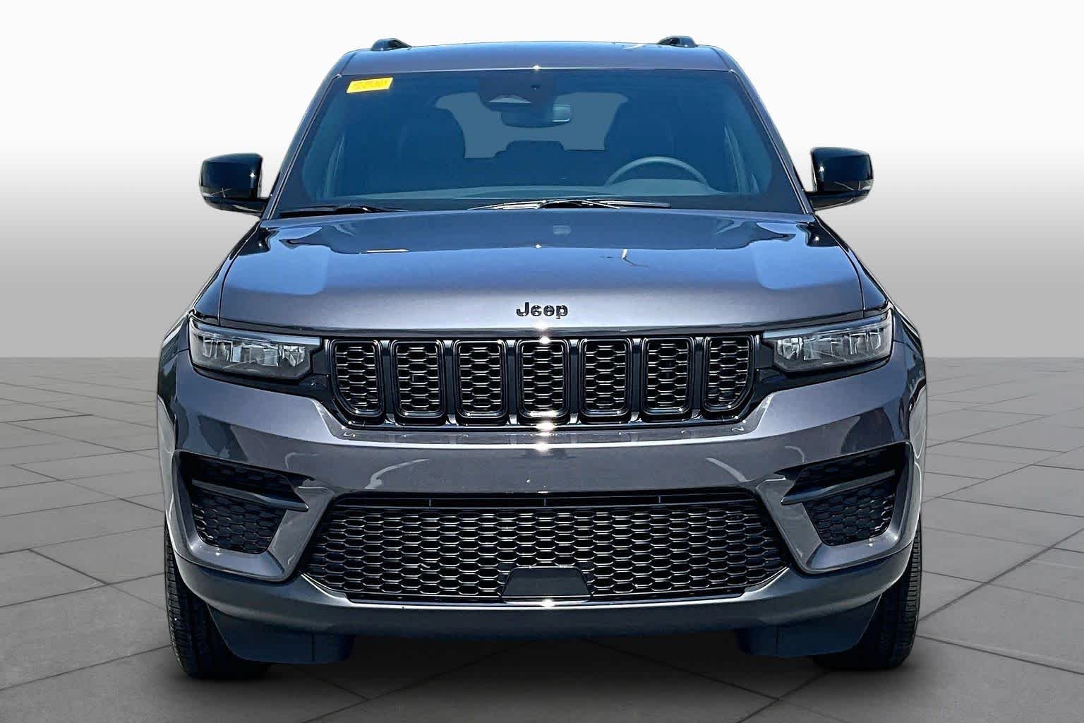 Used 2023 Baltic Gray Metallic Clearcoat Jeep Altitude image 4