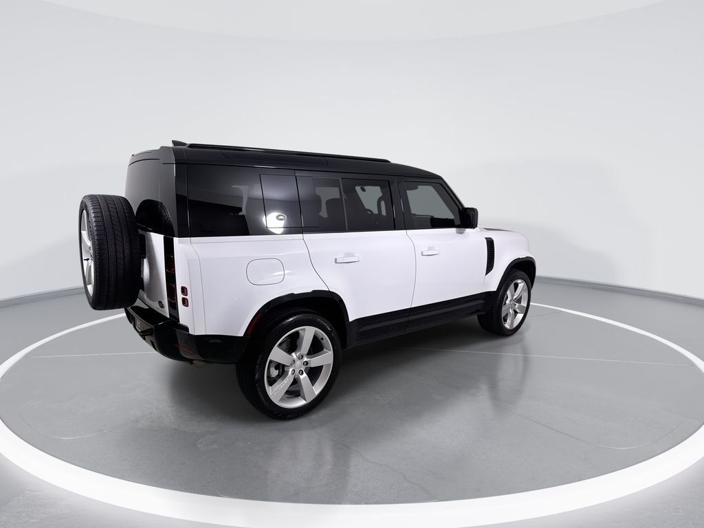 Used 2023 White Land Rover X-Dynamic SE image 8