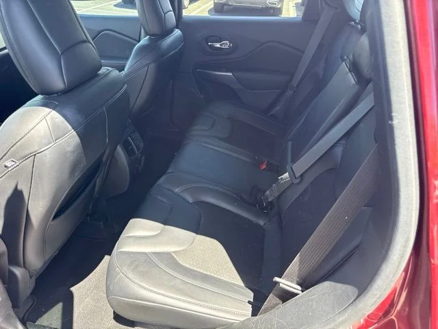 Used 2020 Red Jeep Latitude Plus image 9