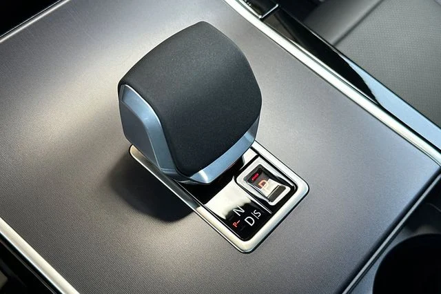 New 2026 Fuji White Land Rover Dynamic SE image 20