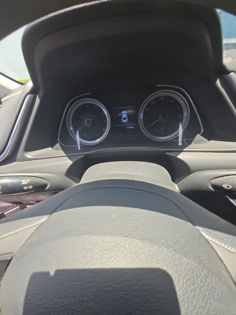 Used 2021 Silver Hyundai SE image 13
