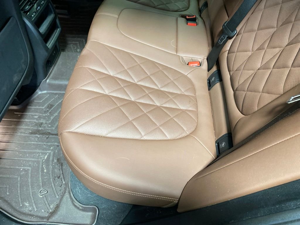 Used 2024 Gray Metallic BMW xDrive40i image 8
