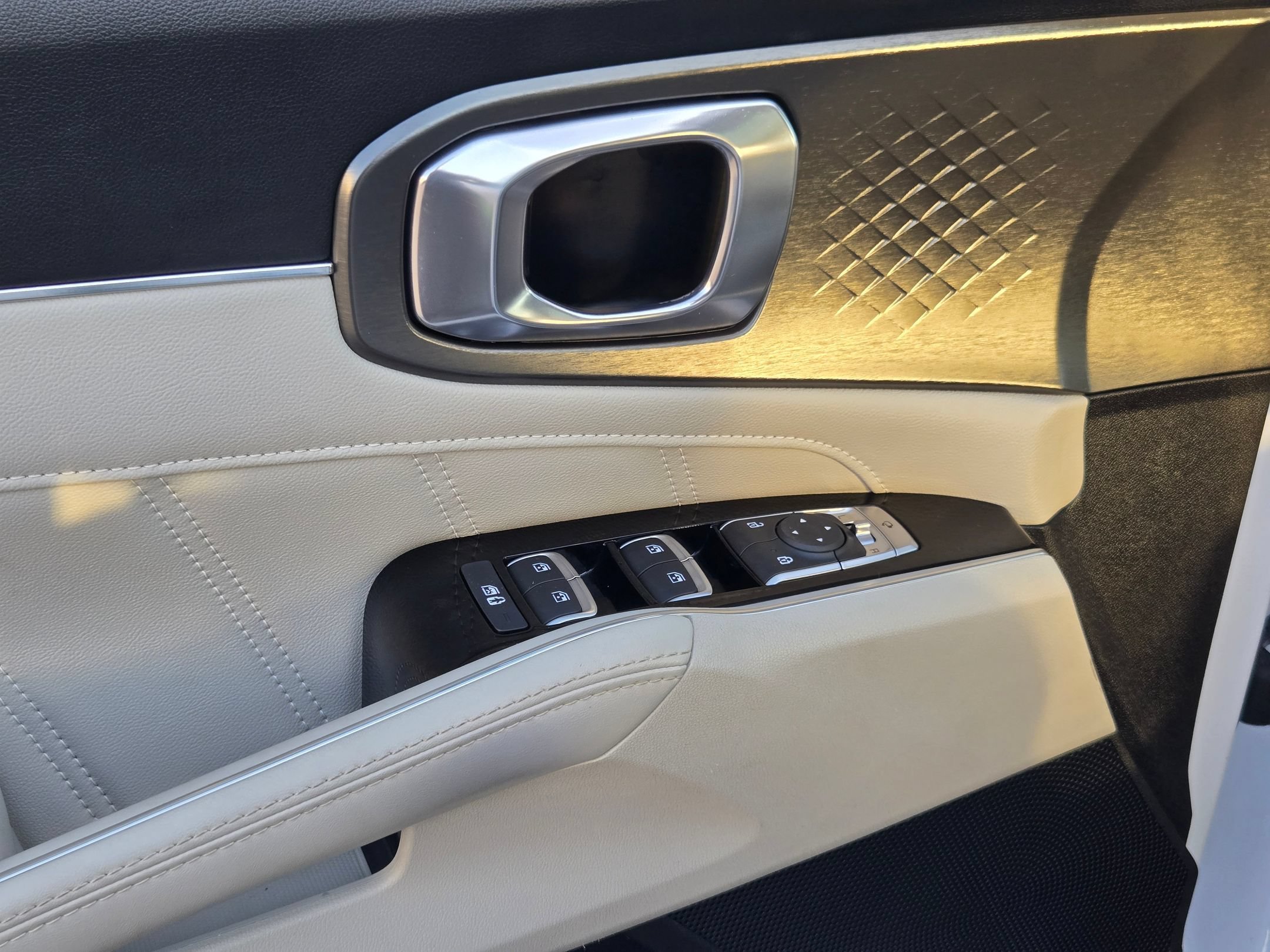 Used 2023 Glacial White Pearl Kia SX image 21