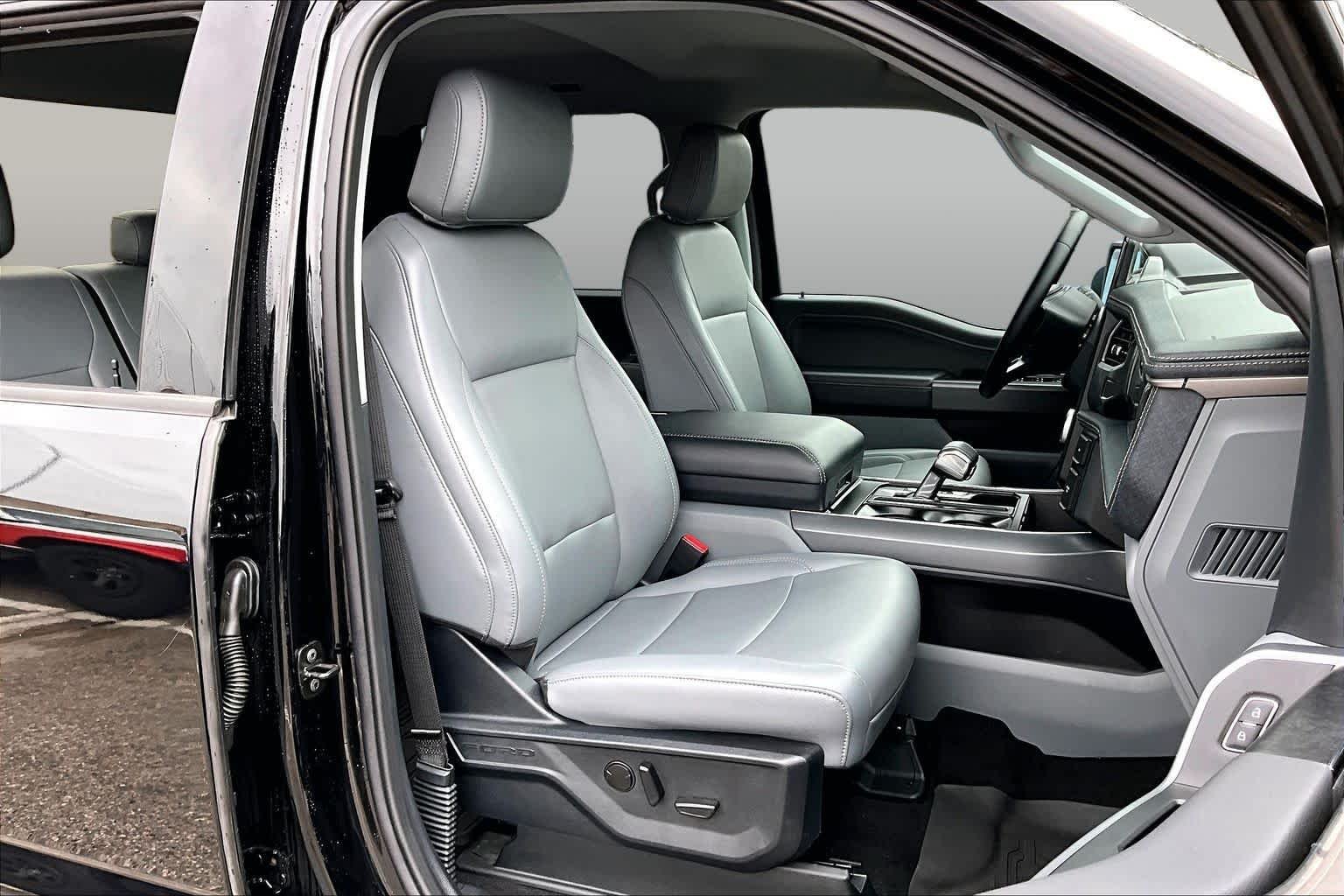 Used 2025 Agate Black Metallic Ford Flash image 8