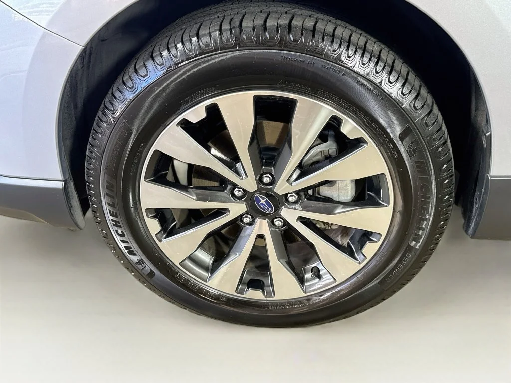 Used 2016 Silver Subaru 2.5i image 41