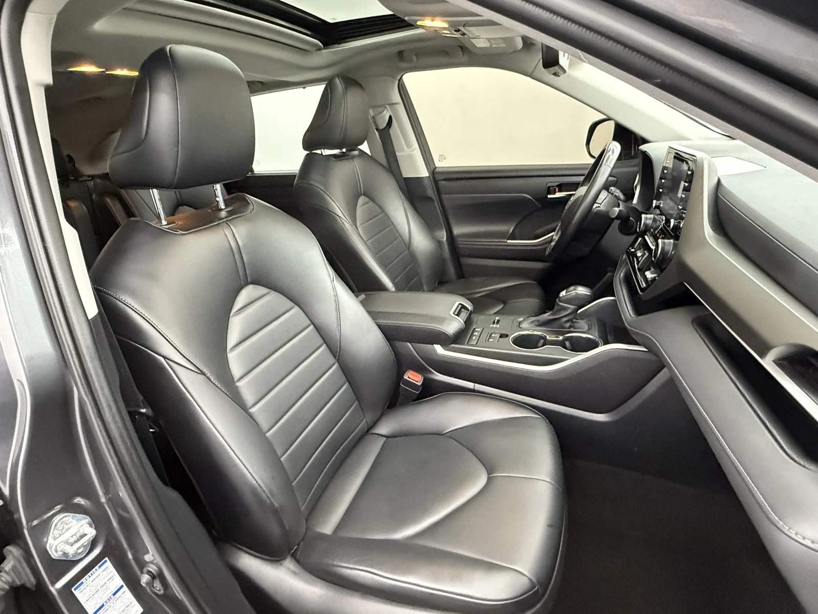 Used 2022 Magnetic Gray Metallic Toyota Hybrid XLE AWD image 48